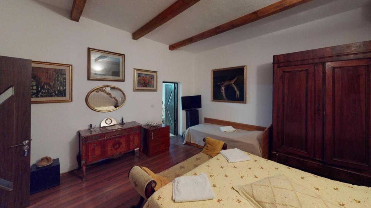 Villa Giulia Islaz Luaran gambar