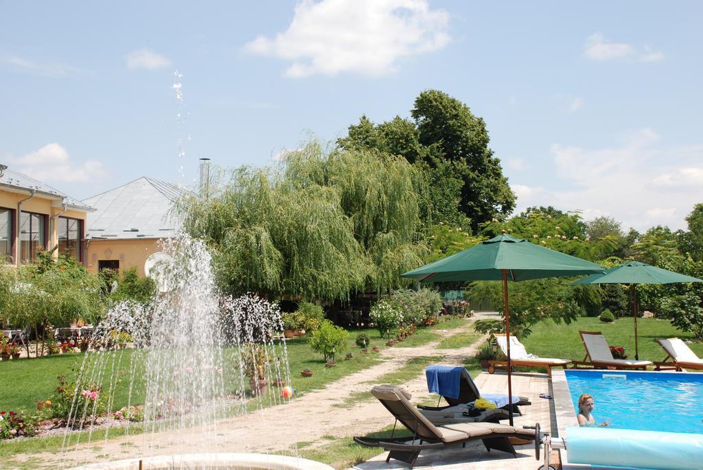 Villa Giulia Islaz Luaran gambar