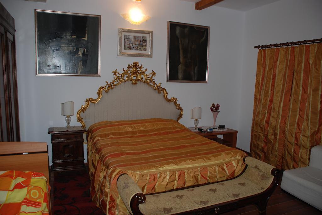 Villa Giulia Islaz Bilik gambar